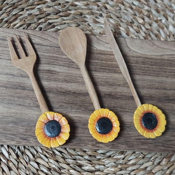 Set of 3 Wooden Sunflower Utensil Set - Picture 4 of 4